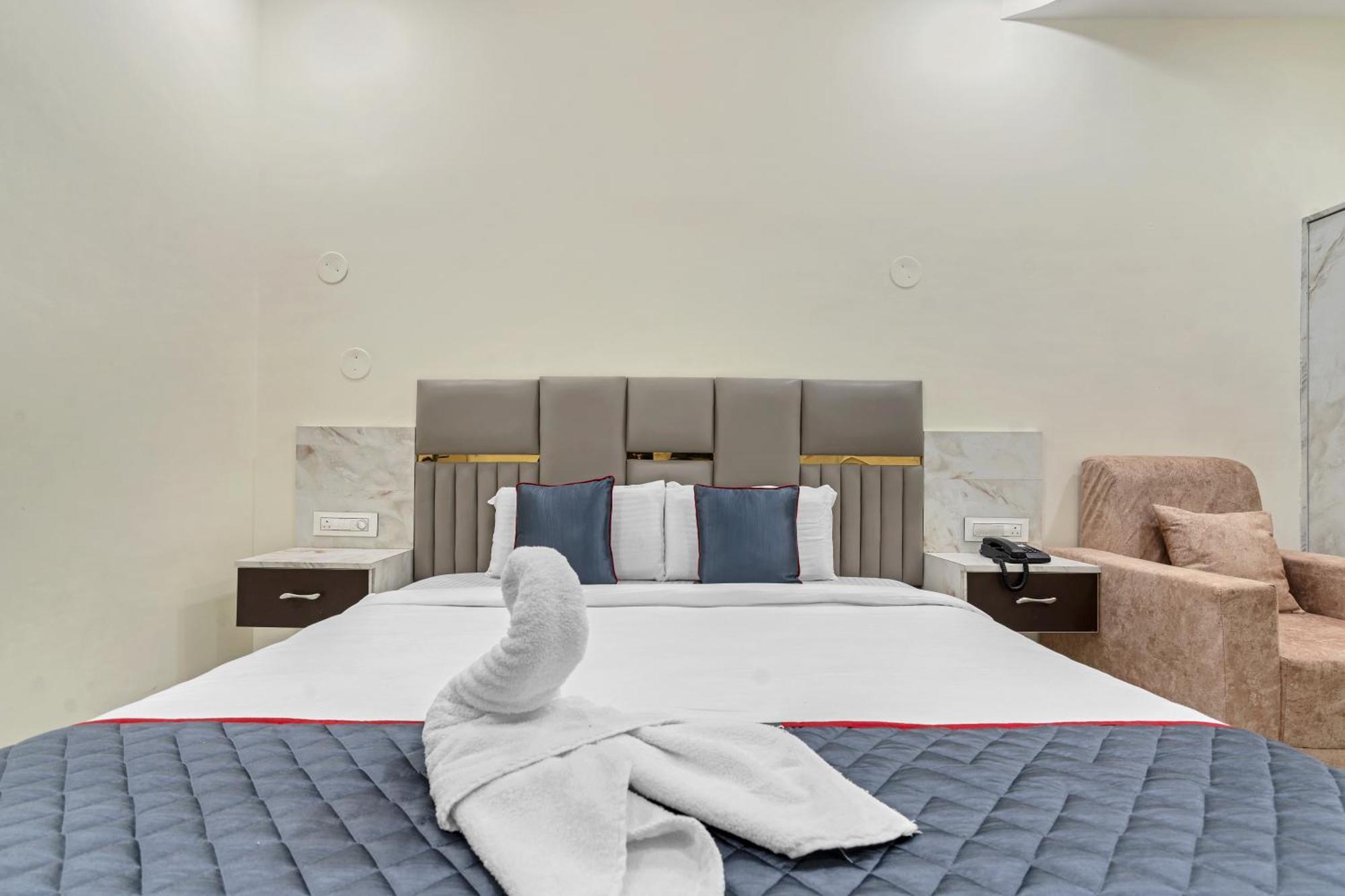 Hotel Sky Land Khammam Exterior photo