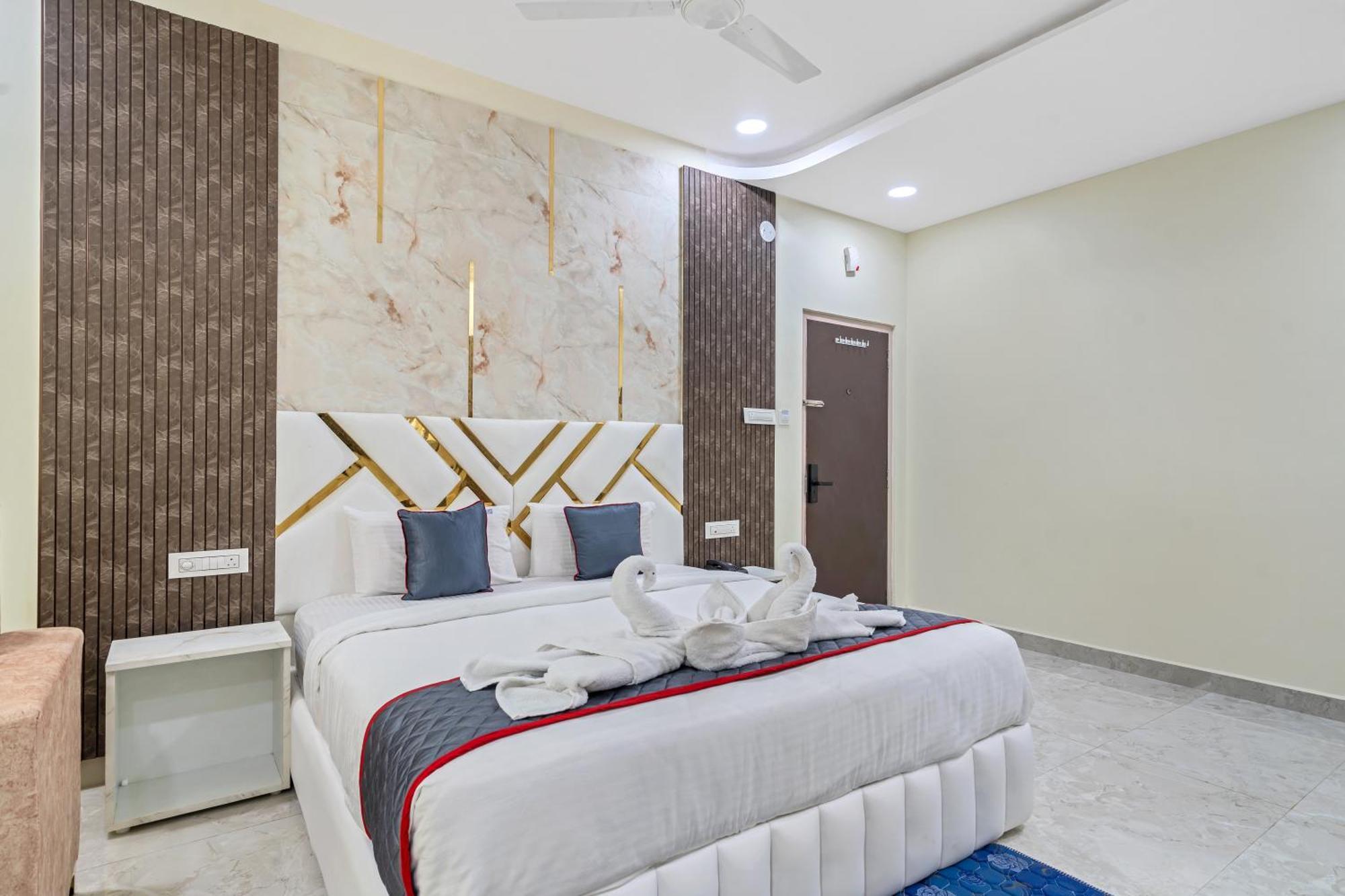Hotel Sky Land Khammam Exterior photo