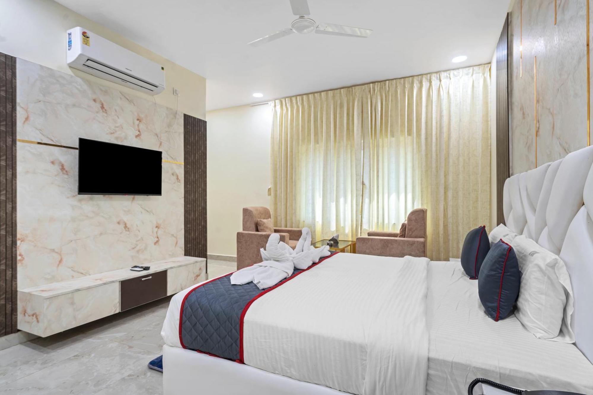 Hotel Sky Land Khammam Exterior photo
