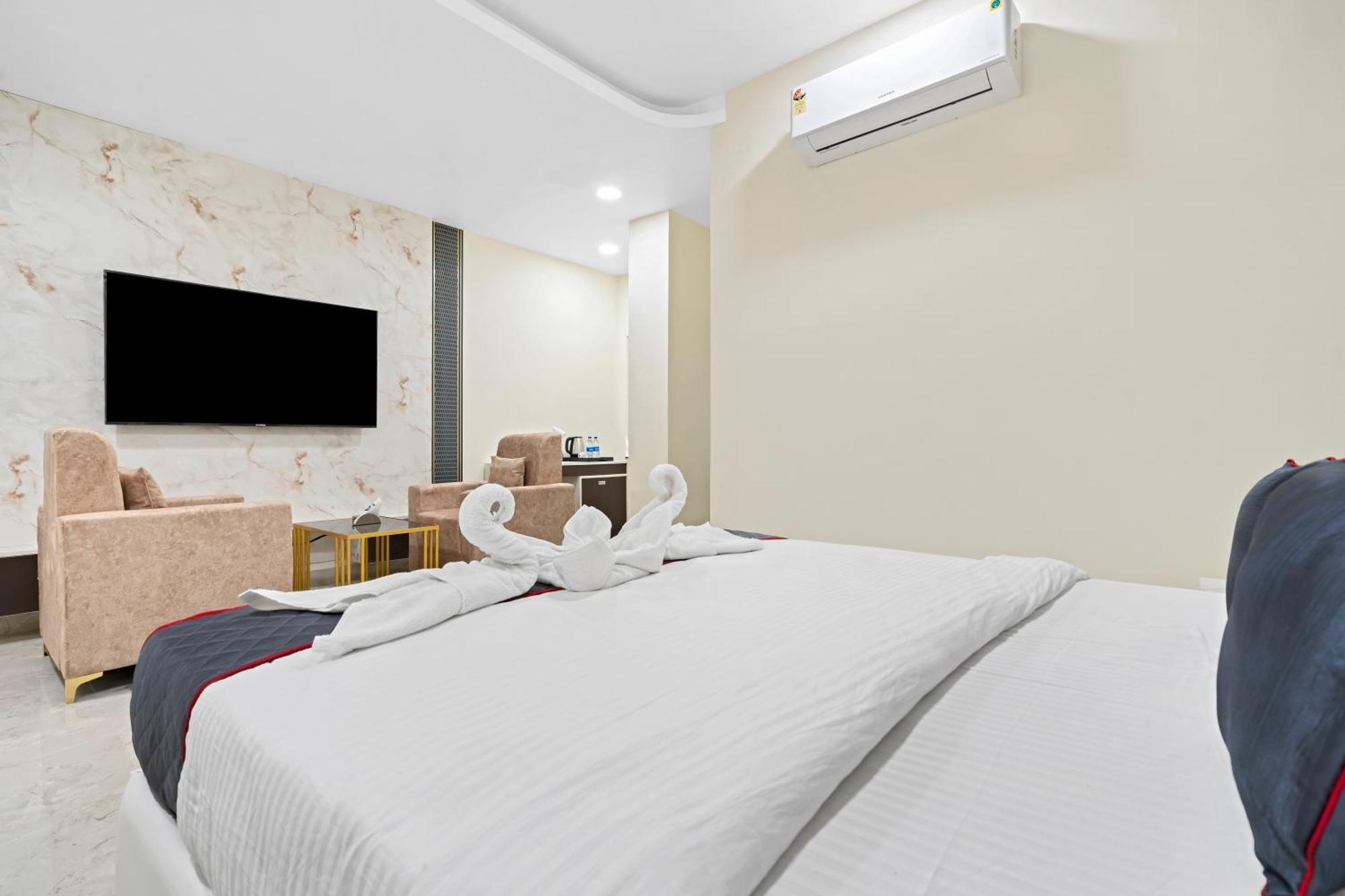 Hotel Sky Land Khammam Exterior photo