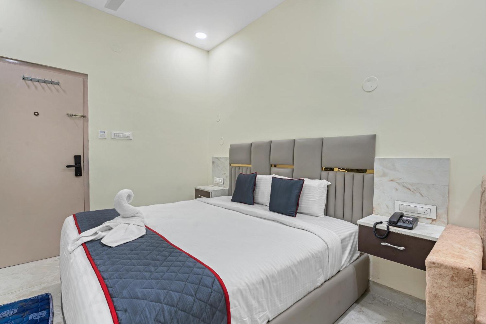 Hotel Sky Land Khammam Exterior photo